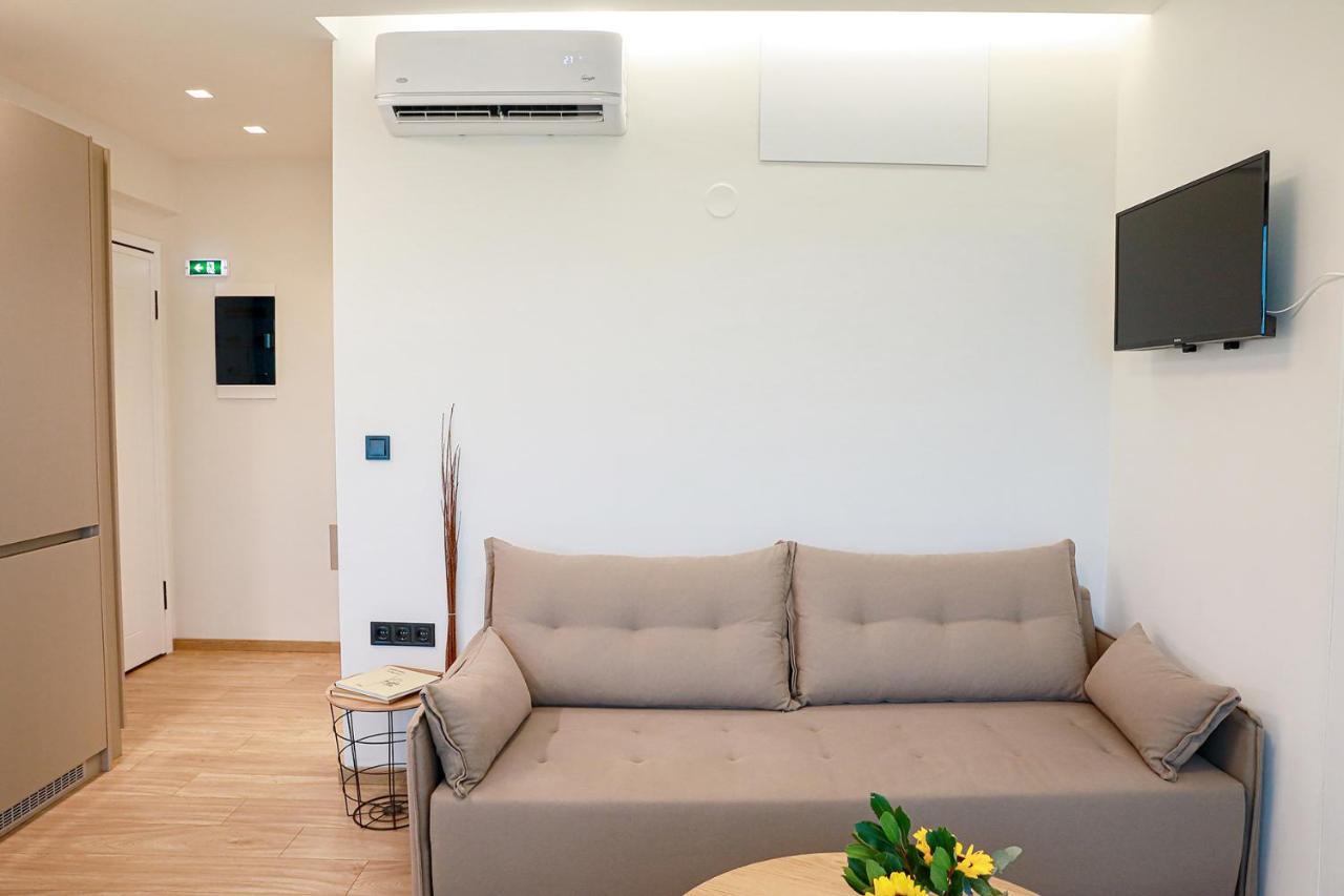 The First Key Luxury & Small Apartment In The Center Of Xanthi Bagian luar foto